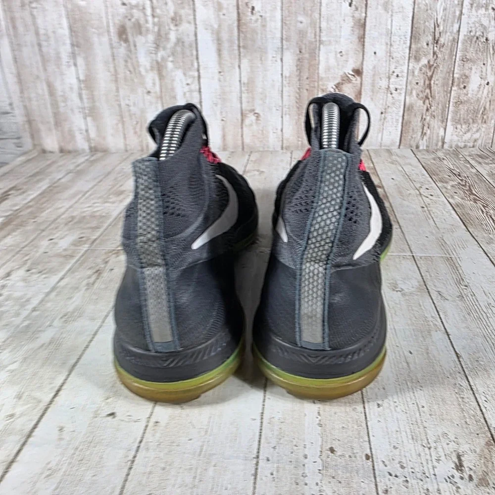 Nike command attention